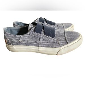 Blowfish sneakers size 7-7.5. They are in very good condition.